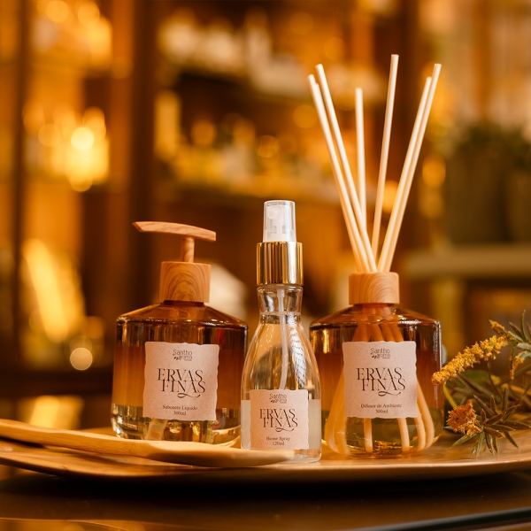 Kit Especial Aroma & Afeto Difusor 300 ml + Home Spray 120 ml + Sabonete 300 ml + Colher de Pau