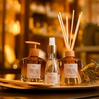 Kit Especial Aroma & Afeto Difusor 300 ml + Home Spray 120 ml + Sabonete 300 ml + Colher de Pau
