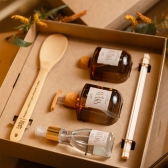Kit Especial Aroma & Afeto Difusor 300 ml + Home Spray 120 ml + Sabonete 300 ml + Colher de Pau