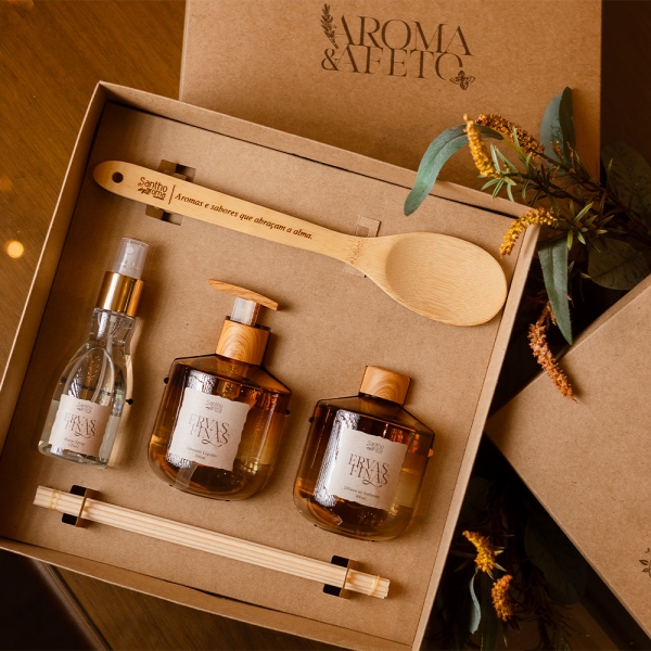 Kit Especial Aroma & Afeto Difusor 300 ml + Home Spray 120 ml + Sabonete 300 ml + Colher de Pau